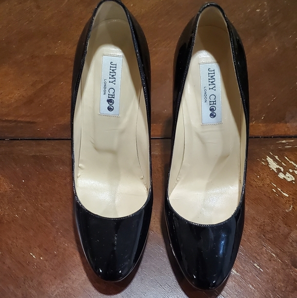 Jimmy Choo Alisa Round Toe Patent Leather Pump - Picture 4 of 7